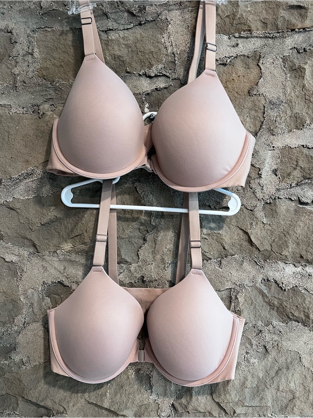 VGUC Two (2) 38C SPANX full coverage
Bra-llelujah! adjustable strap bras - Picture 16 of 16